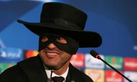 HLV Fonseca trong buổi họp báo. Ảnh: AFP