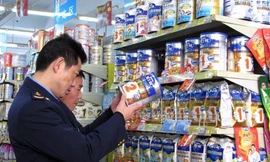 Sữa nhiễm melamine tái xuất hiện trên thị trường vào năm 2010. Ảnh: Getty.