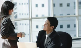 Sững sờ thấy chồng nhắn 'em yêu ngủ ngon' cho nhân viên