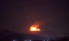 Đám mây tro bụi hơn 4,5 km bao phủ núi lửa Nhật Bản