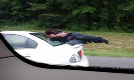 Hình ảnh như trong những bộ phim hành động khiến không ít người chứng kiến cảm thấy bị sốc 