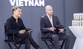 Ông Stefan Reicherstorfer – Giám đốc Khối Marketing Tập đoàn Tân Hiệp Phát đứng lớp Master Class cùng Host Nam Trung. Ông được biết đến là chuyên gia Marketing hàng đầu thế giới trong lĩnh vực hàng tiêu dùng.