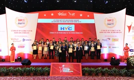 Ông Lê Văn Cường – Phó Tổng Giám đốc - đại diện HVC Group nhận vinh danh Profit500 – 2019