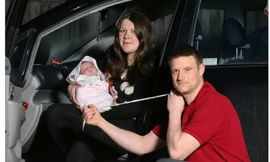 Vợ chồng Jamie bên con gái Perrie. Ảnh: SWNS.