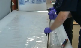 Gần một tấn ma túy đá giấu trong ván lát sàn ở Australia