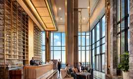 Có gì bên trong khách sạn siêu sang cao nhất Đông Nam Á?