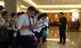 Sinh viên ngành du lịch thực tập nghiệp vụ tại một khách sạn - Ảnh: N.C