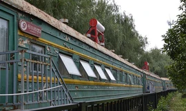 Tận thấy ký túc xá 'xây' từ đoàn tàu cũ