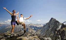 'Thánh phá đám' chế ảnh khiến người xem phì cười