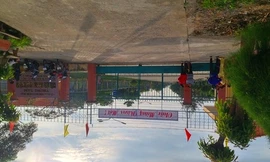 Gia đình các học viên chờ tin người thân. Ảnh: Hoàng Nam