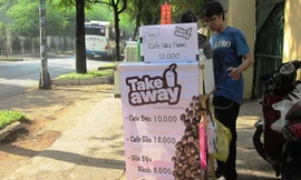 Kinh doanh cà phê take away - một phương thức phù hợp với giới trẻ. Ảnh: Hồng Châu
