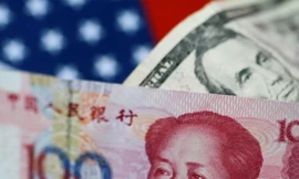 Nhân dân tệ đã để mất hết thành quả tăng giá từ đầu năm so với USD - Ảnh: Reuters/SCMP.