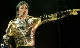Michael Jackson biểu diễn tại New Zealand năm 1996. 