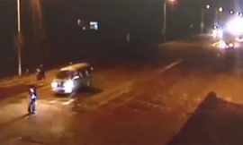 Sống sót thần kỳ dù bị 3 ôtô chèn qua