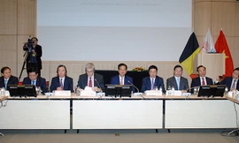 Thủ tướng Nguyễn Tấn Dũng đối thoại với các doanh nghiệp Bỉ 