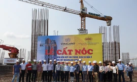 Cất nóc dự án Bonanza 23 Duy Tân vượt tiến độ 1,5 tháng