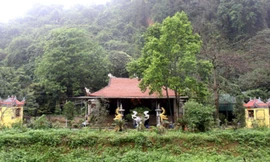 Ngôi đền chị Minh dựng dưới chân núi Cóc 