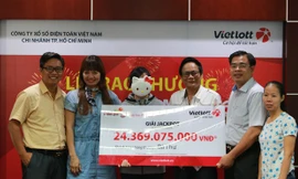 Chị Thư, nhân viên văn phòng làm việc tại Thành phố Biên Hòa (Đồng Nai) nhận giải độc đắc của Vietlott.