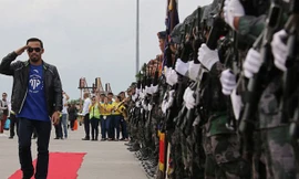 Võ sĩ Pacquiao được chào đón như người hùng dù mất đai WBO