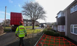 Bà Burton từ chối gần 3,2 tỷ đồng cho mảnh vườn chưa đầy 2 m2 trước nhà. (Nguồn: TS)