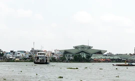 Đoạn sông Hậu xảy ra vụ tai nạn làm đại úy Cảnh sát Môi trường mất tích. Ảnh: Cửu Long.