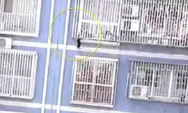 'Người nhện' tay không leo 5 tầng nhà cứu em bé 