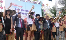 Hội An trong một dịp đón đoàn du khách đầu tiên xông đất - ảnh Q.H