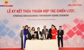 Prudential Việt Nam và Vietbank ký kết thỏa thuận hợp tác