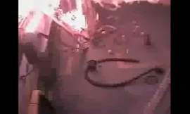 Chết thảm vì bật lửa soi bình xăng