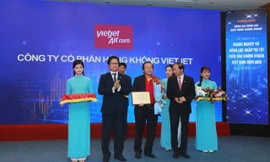 Lần thứ 2 liên tiếp Vietjet được vinh danh là doanh nghiệp có năng lực tài chính tốt nhất ngành Vận tải và Top 10 doanh nghiệp có năng lực quản trị tốt nhất sàn chứng khoán Việt Nam. 
