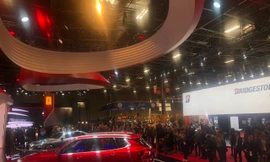 'Ngôi sao mới' VinFast tiếp tục là tâm điểm tại Paris Motor Show