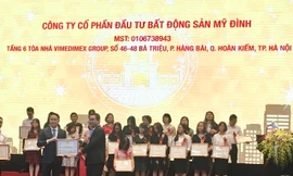 Chủ đầu tư dự án The Emerald nhận Giấy khen của Cục thuế TP Hà Nội 