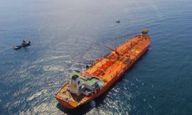 Nhập dầu thô tại bến phao cung cấp cho NMLD Dung Quất