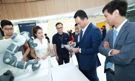 Trong tương lai, nhà mạng sẽ gắn liền với robot, trí tuệ nhân tạo (AI), dữ liệu lớn (Big Data)… khi cung cấp dịch vụ mới cho khách hàng