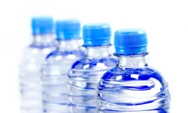 Nhiều thương hiệu nước uống thừa nhận rằng nguyên liệu ban đầu của sản phẩm là nước lấy từ vòi