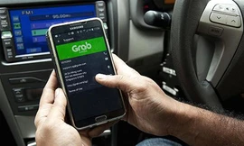 Grab sẽ "một mình một ngựa" khi không còn đối thủ trực tiếp Uber. Ảnh: CNBC.