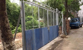 Di tích Cổ Loa bị xâm chiếm, trở thành nơi tập kết vật liệu xây dựng. Ảnh: PGS. TS Nguyễn Văn Huy