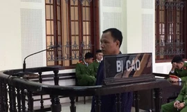 Bị cáo Tuấn trước vành móng ngựa.