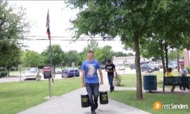 Xách hai xô tiền xu đi nộp phạt vi phạm giao thông