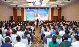 Giới trẻ Việt khắp thế giới đổ về Việt Nam học phi công