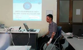 Bức ảnh nói lên tinh thần và nỗ lực tốt nghiệp của sinh viên ĐH Mỏ - Địa chất khiến nhiều người nể phục.