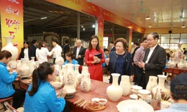 Với tâm huyết của mình, Madame Nguyễn Thị Nga - Chủ tịch Tập đoàn BRG định hướng phát triển Gốm Chu Đậu trở thành một trong những biểu tượng Quốc gia