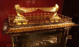 Bí ẩn tung tích báu vật linh thiêng làm theo lời Chúa