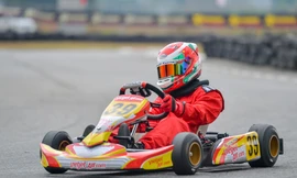 Doug Phạm trên đường đua Go Kart