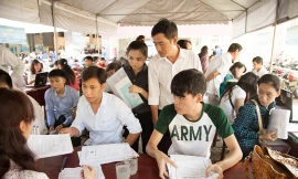 Đông đảo thí sinh đăng ký xét tuyển học bạ vào ĐH Duy Tân