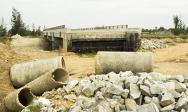 Cầu Bà Vường chưa được sử dụng vì thiếu đường nối