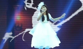 Quán quân The Voice Kids Ngọc Ánh ghi điểm bởi sự biến hóa đa dạng. ẢNH: BTC