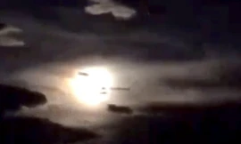 Thiên thạch nổ rực trời ở Trung Quốc: Dân rao 70 triệu đồng/kg