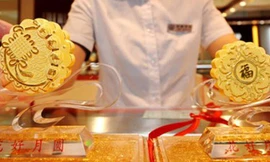 Lộ diện bánh trung thu xa xỉ đắt hơn vàng ròng