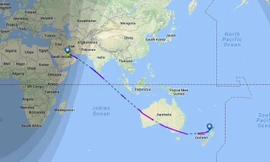 Đường bay của chuyến bay mang số hiệu QR920 từ Doha tới Auckland. Ảnh: Inverse.